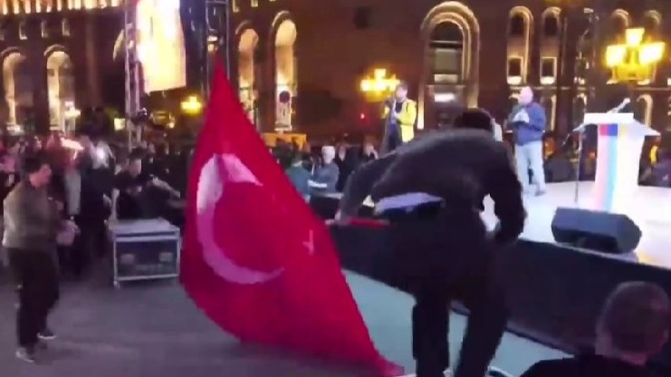 Beautiful tea cups to make you that matcha